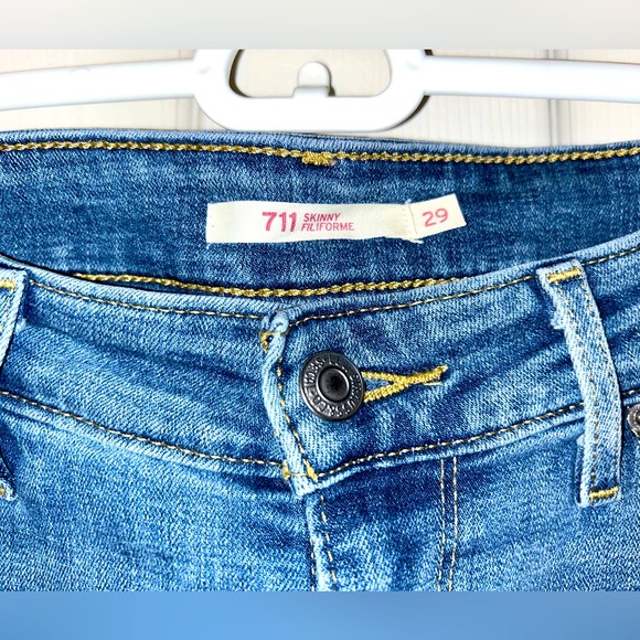Levi’s 711 Skinny Jeans - Picture 3 of 3